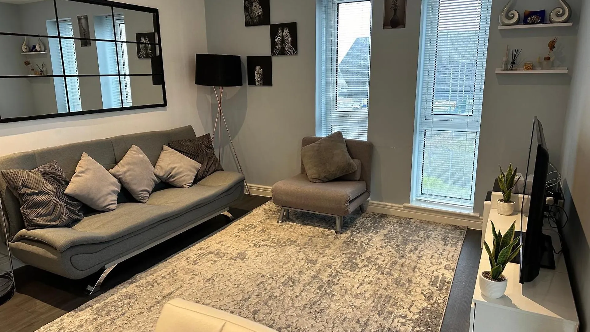 Abba Views Apartment London